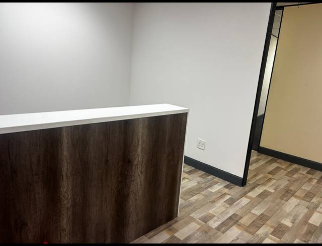 24M² OFFICE TO LET IN DUNKELD WEST